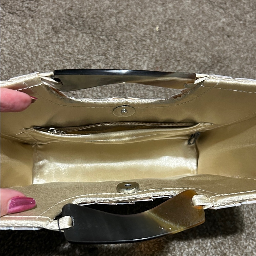 Elegant Mother of Pearl Handbag - Picture 2 of 8